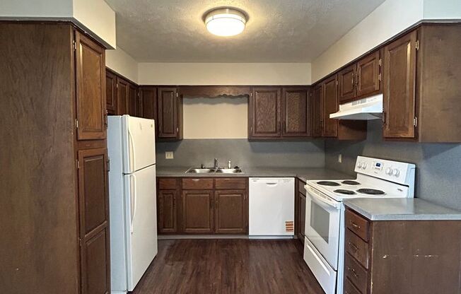 2 beds, 2 baths, 1,200 sqft, $975, Unit #10