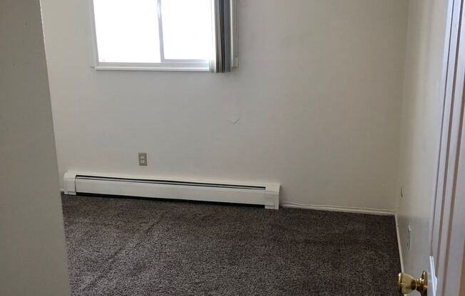 2 beds, 1 bath, 796 sqft, $1,150, Unit 127