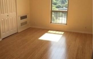 33 Pond Ave