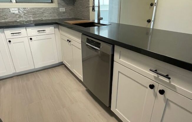 2 beds, 2 baths, $3,400, Unit # 408