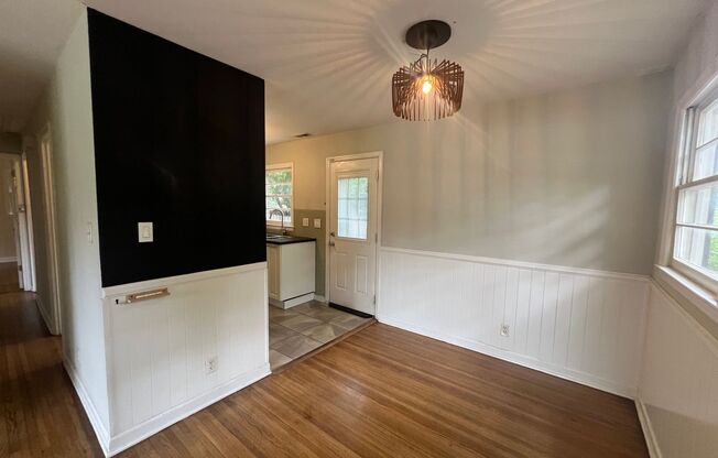 Cozy 2 Bedroom Minutes From Downtown