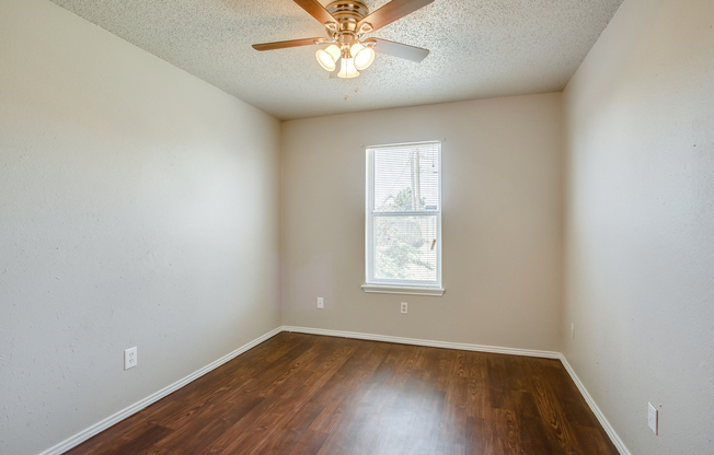 2 beds, 1 bath, $1,050