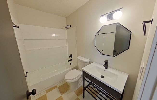 2 beds, 1 bath, 647 sqft, $1,660, Unit 26A