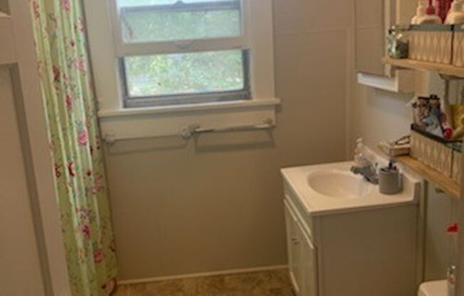 3 beds, 2 baths, $3,100