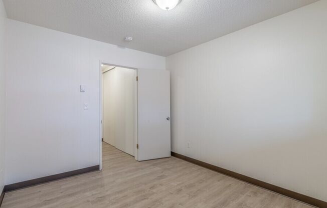 2 beds, 1 bath, 728 sqft, $1,400, Unit 825-29