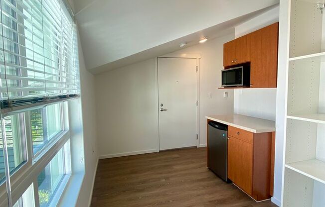Studio, 1 bath, 176 sqft, $1,095, Unit 3507