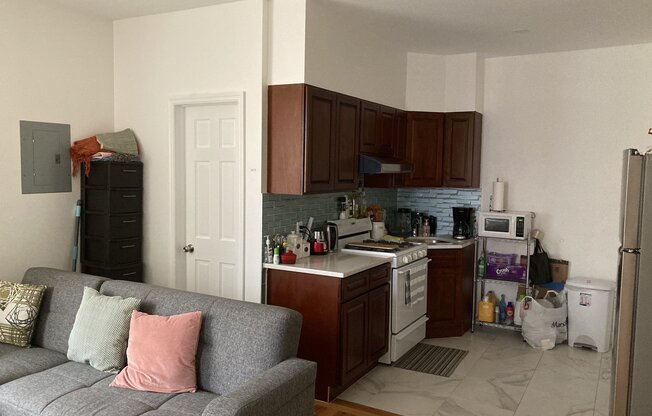 7905 15 AVE