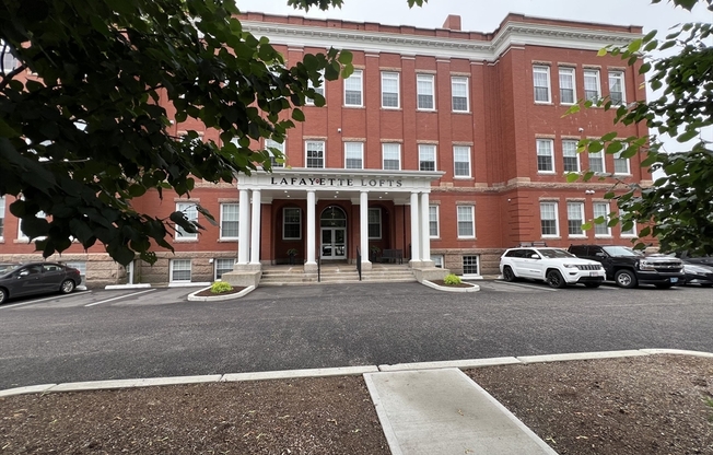 1 bed, 1 bath, 525 sqft, $1,550, Unit 33