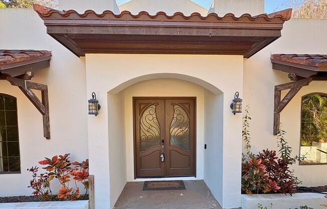 Mediterranean-Style Waterfront Home on Lake Tarpon- 3bed|2bath