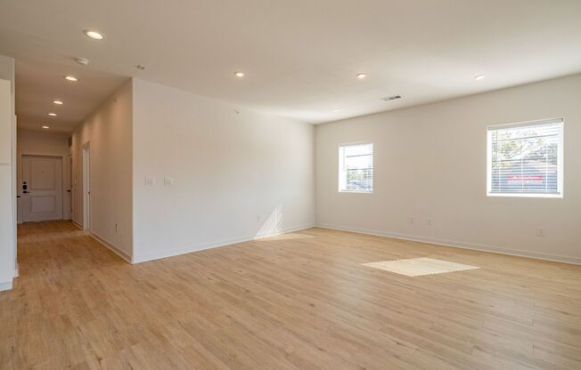 Stylish and Spacious 2 Bedrooms, 2 Bathrooms Condo for Rent in Little Ford!!!