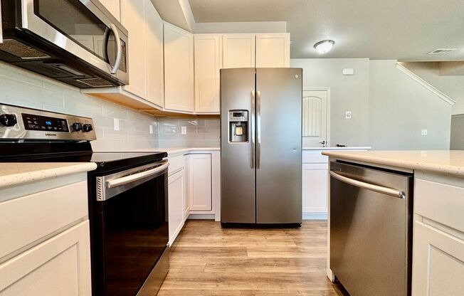 Beautiful 3 bed, 3 bath Townhome in West Windsor!