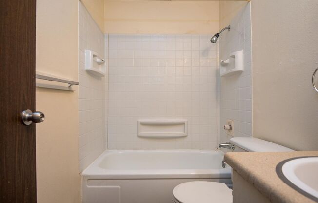2 beds, 1 bath, 760 sqft, $1,495, Unit 11