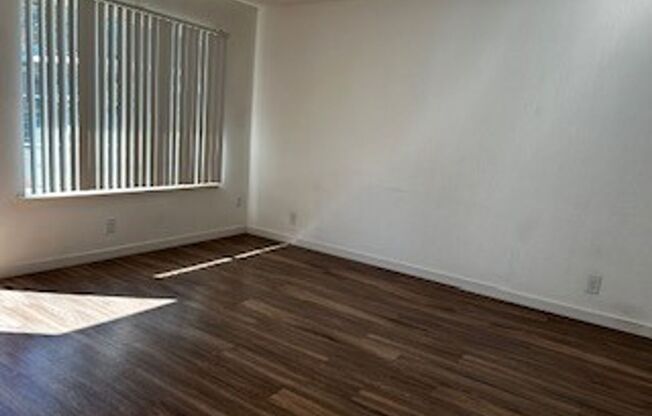 1 bed, 1 bath, 690 sqft, $1,400, Unit 54