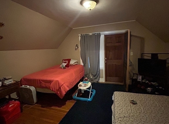 2 beds, 1 bath, $2,300, Unit 3