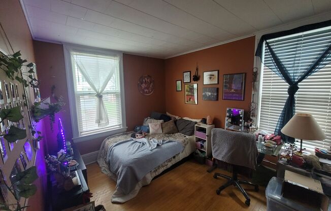 Duluth, MN - 4 Bedroom - 1 Bathroom - Close to UMD & CSS