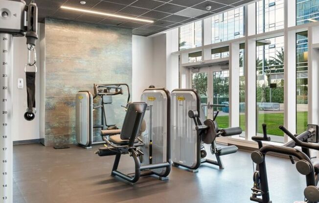 2 beds, 2 baths, 1,305 sqft, $4,800, Unit 2811