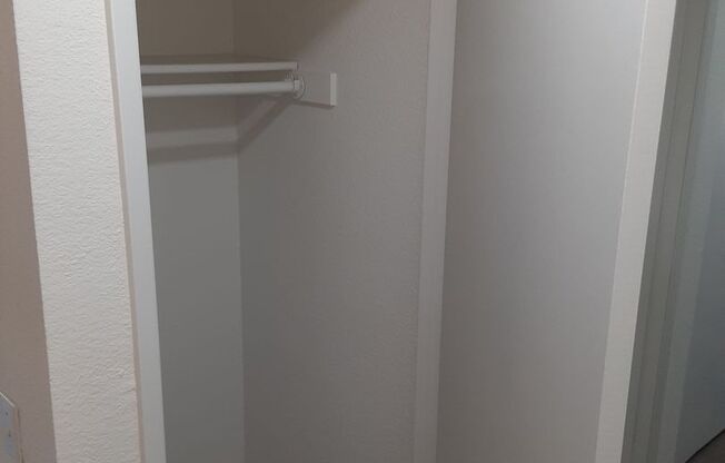 2 beds, 1 bath, 848 sqft, $1,900, Unit 1802