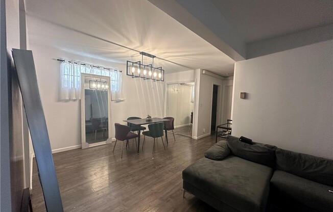 2 beds, 2 baths, 920 sqft, $2,700, Unit 105