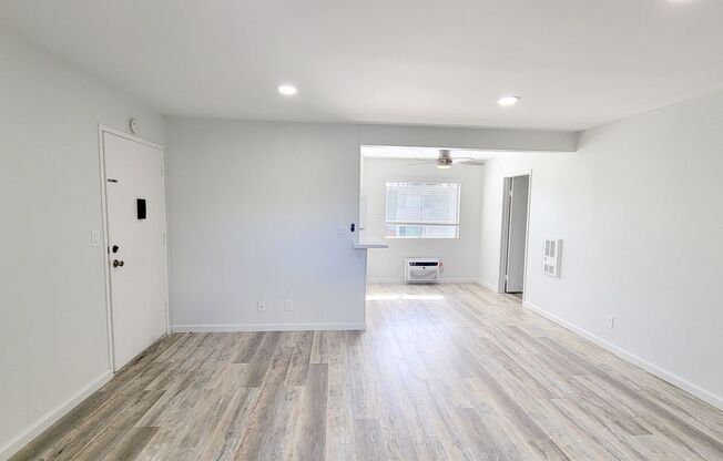 1018 E LEXINGTON AVE