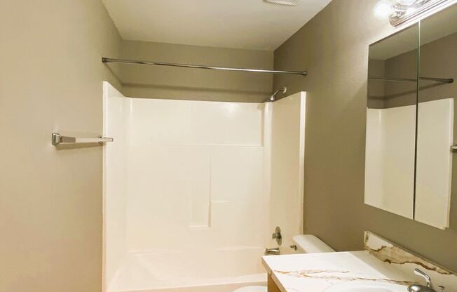 2 beds, 1 bath, 830 sqft, $1,285, Unit O-244