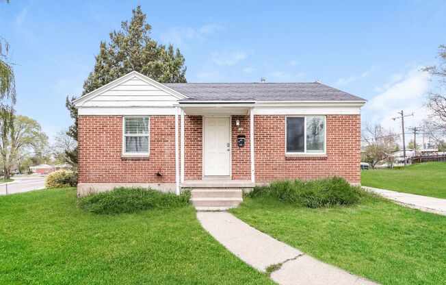 Spacious 4 Bed, 2 Bath Pet-Friendly Home with Central Air & Garage! - Available NOW!