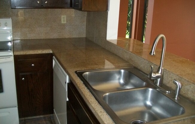 Large 2 Bed 2 Bath Townhouse