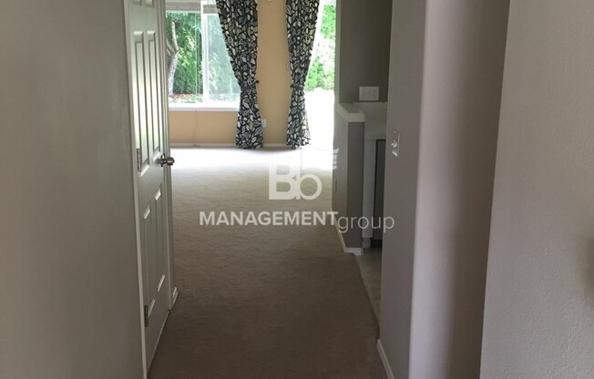 NW Portland- Bethany Light & Bright Home with Private Backyard