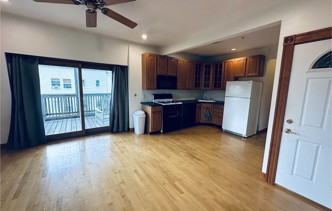 3 beds, 1 bath, 1,000 sqft, $2,800, Unit 3