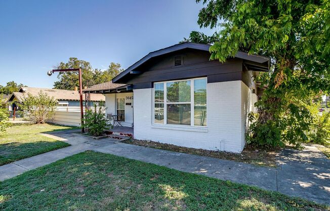 Spacious beautifully designed 3-bed and 2-bath!
