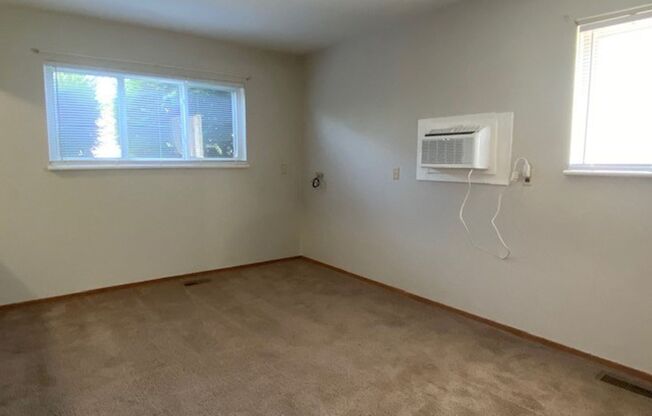 1 bed, 1 bath, $650