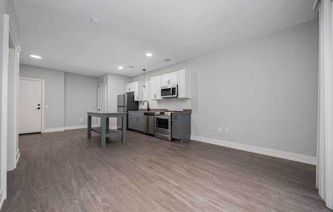 1 bed, 1 bath, $1,195, Unit 423