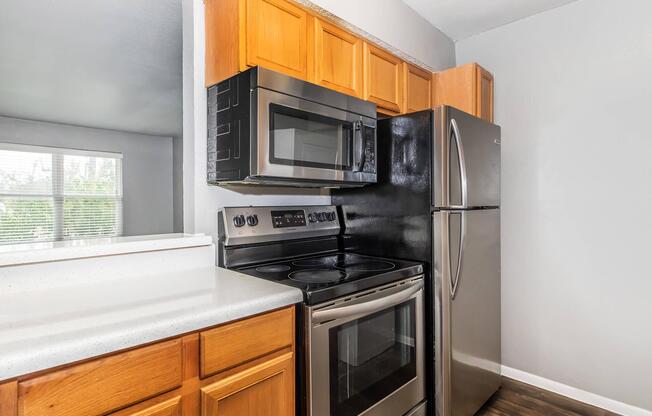 2 beds, 1 bath, 793 sqft, $1,570