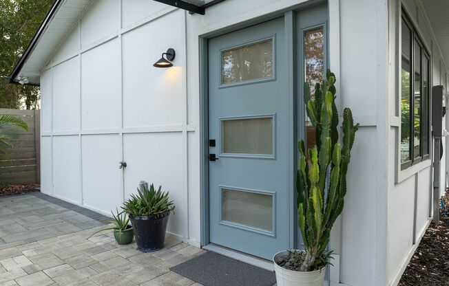 Garden Apartment in Vibrant South of Downtown district.