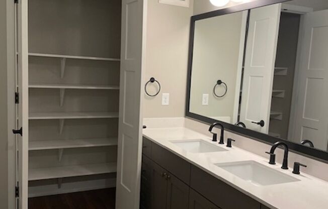 1 bed, 1 bath, 956 sqft, $2,845, Unit 404