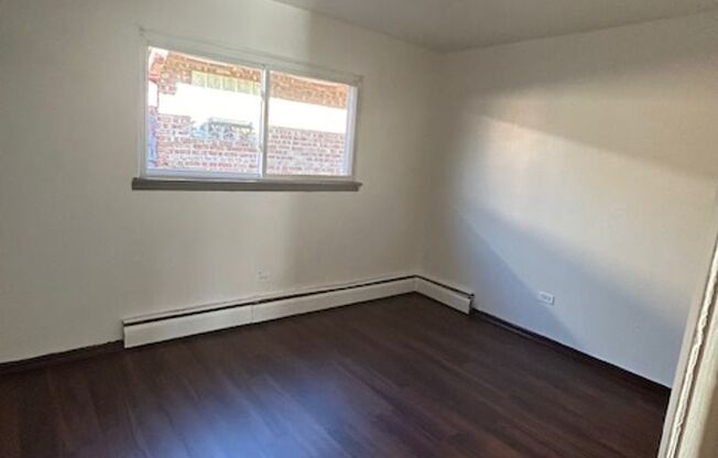 2 beds, 1 bath, $1,495, Unit 07