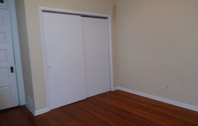 2 beds, 2 baths, $950, Unit Apt.05