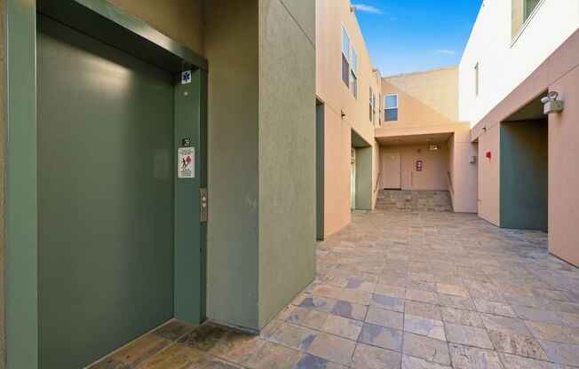 2 beds, 1.5 baths, 901 sqft, $3,695, Unit 14