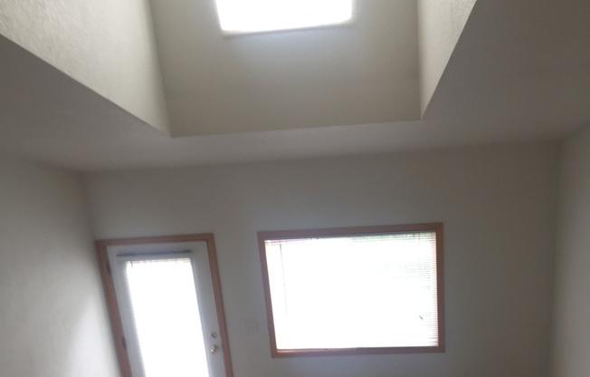 Beautiful 2 Bedroom + Loft Townhome in Loveland!