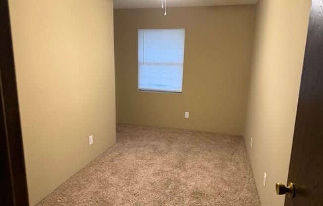 3 beds, 1 bath, 1,125 sqft, $800, Unit CC-735-5B