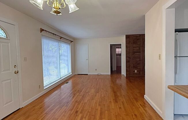 2 beds, 1 bath, $1,600