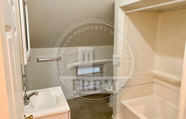 3 beds, 1 bath, $1,750, Unit Unit 3