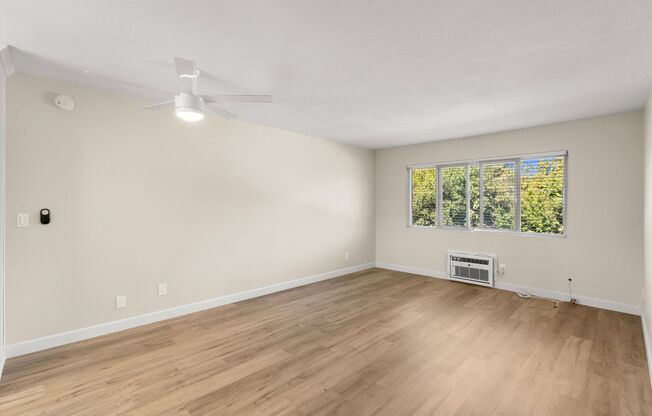 1 bed, 1 bath, 650 sqft, $1,950, Unit 220