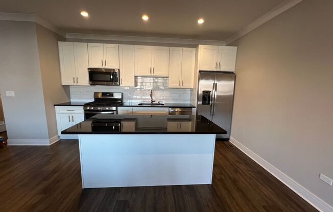 4 beds, 2.5 baths, 1,500 sqft, $4,900, Unit 927-104