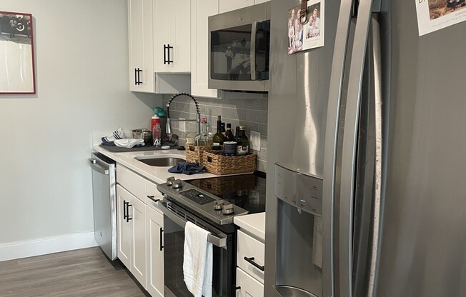 2 beds, 2 baths, 924 sqft, $4,050, Unit 406