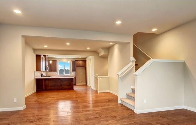 Spacious 3BD/2.5BA Townhouse in Edmonds!