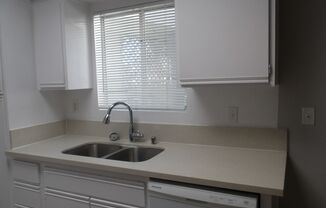 2 beds, 2 baths, $2,950, Unit 103