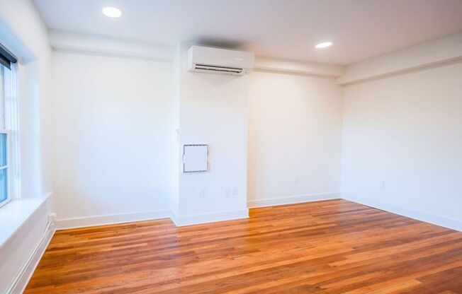 Studio, 1 bath, 270 sqft, $855, Unit Unit 13