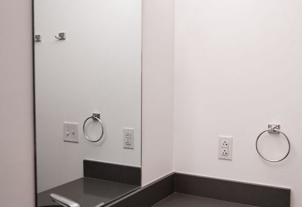 1 bed, 1 bath, 1,045 sqft, $1,650, Unit 209