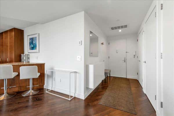 1 bed, 1 bath, 833 sqft, $3,650