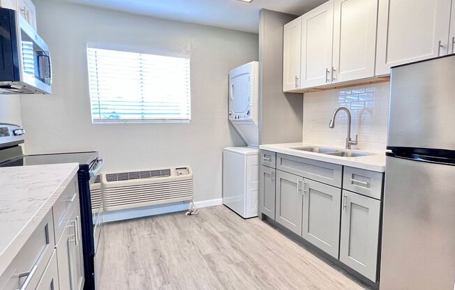 *MOVE IN SPECIAL* Gorgeously Renovated Studio Unit at Mojave Apartments! In Unit Washer and Dryer!